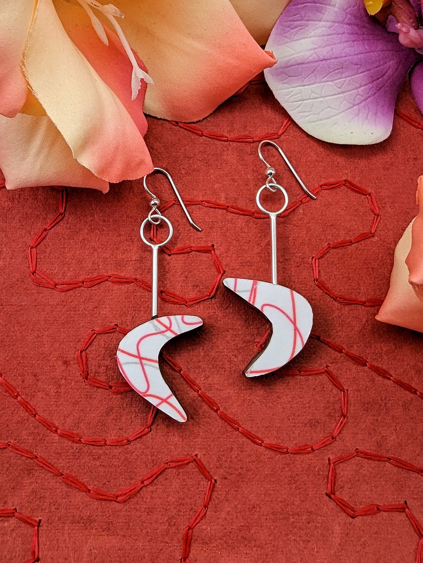 Boomerang Laminate Earrings - Red/White