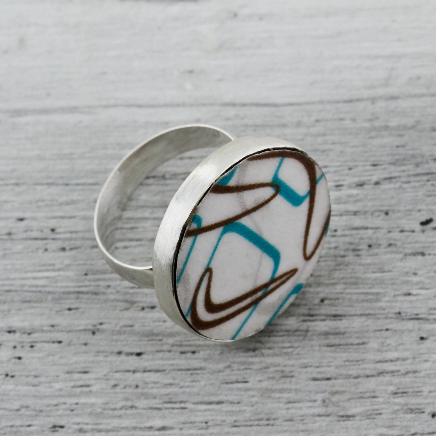 Round Laminate in Boomerang Pattern Ring