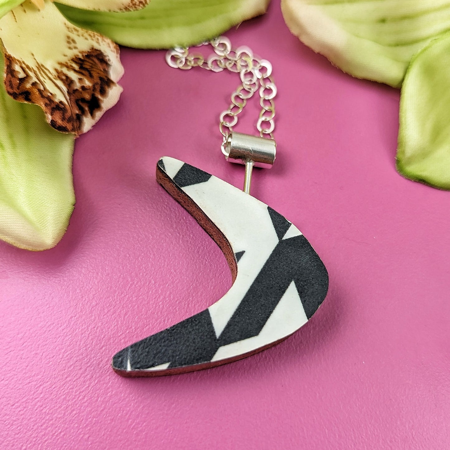 Boomerang Shaped Reversible Laminate Necklace - White