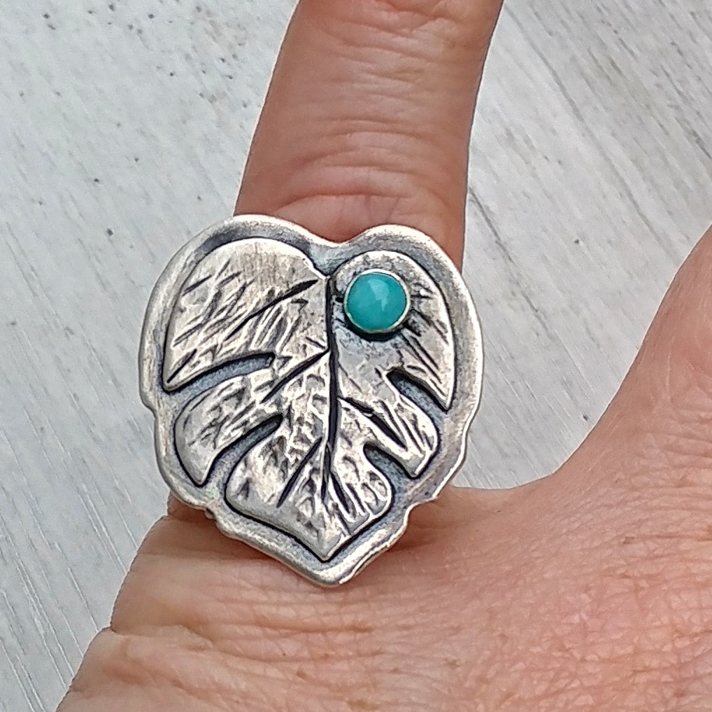 Monstera ring on finger