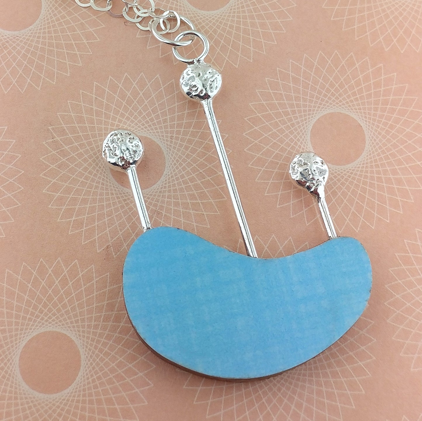 Jewelry inspired by the modernist era