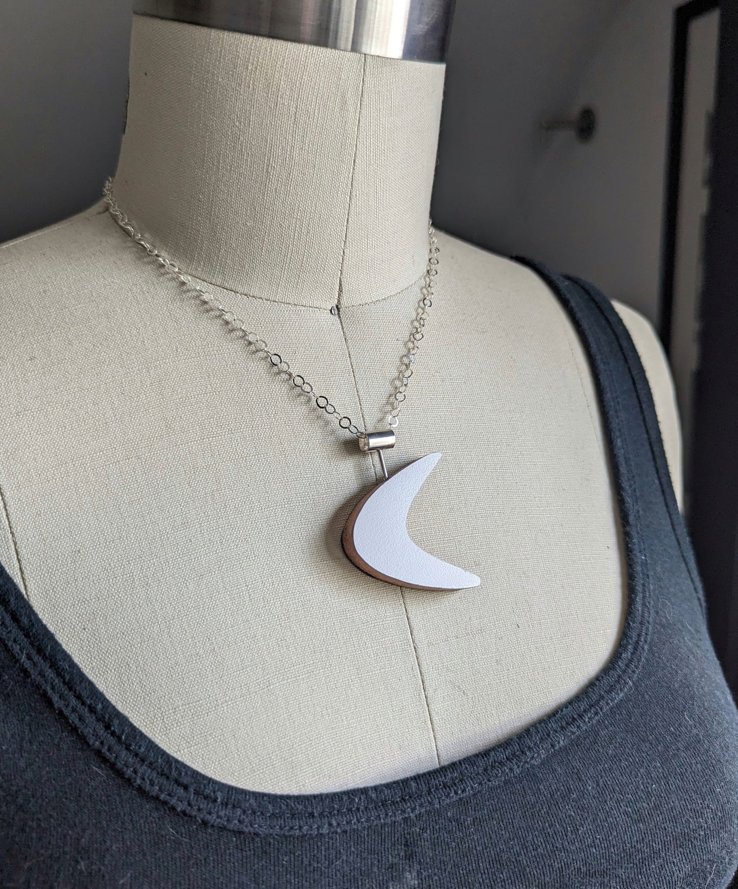 Boomerang Shaped Reversible Laminate Necklace - White