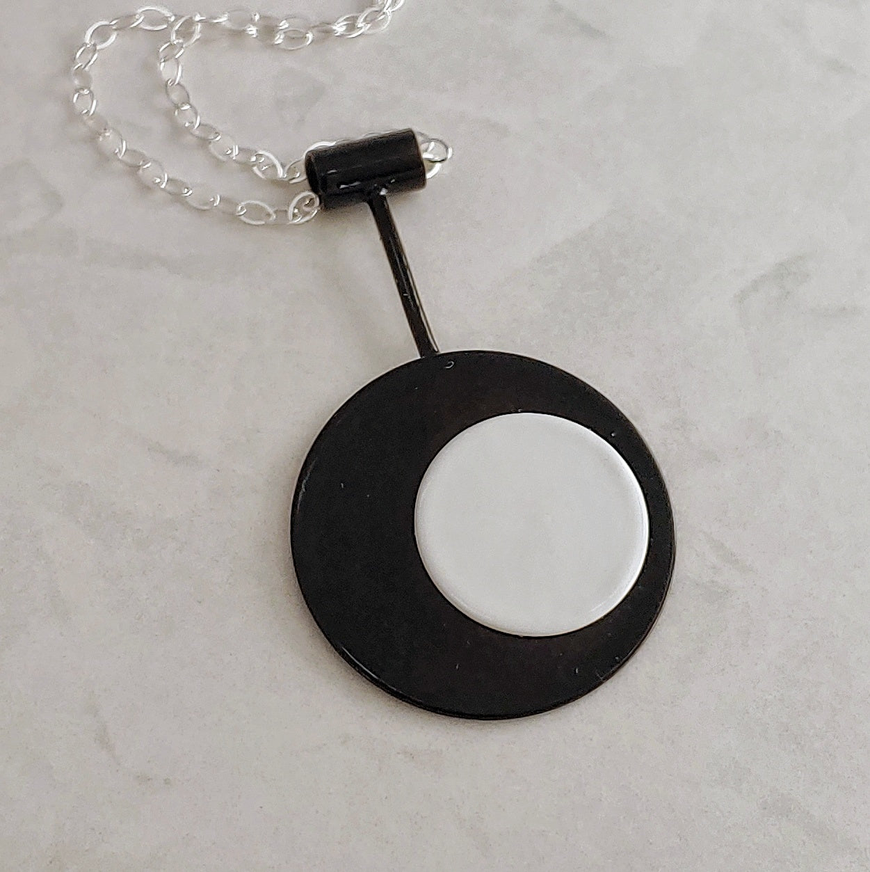 Retro Mod Necklace - Black and White