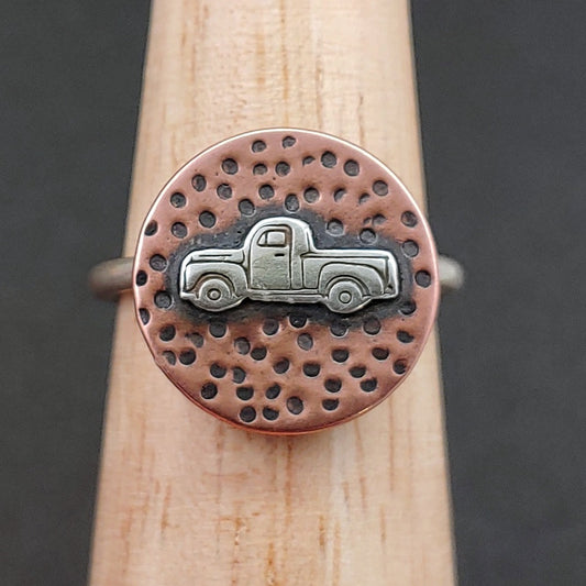 Keep on Truckin' Ring - 1950s Sytle
