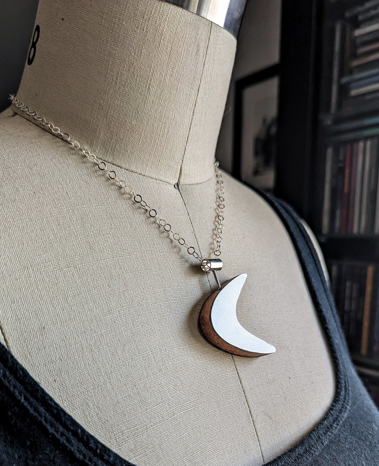 Boomerang Shaped Reversible Laminate Necklace - White