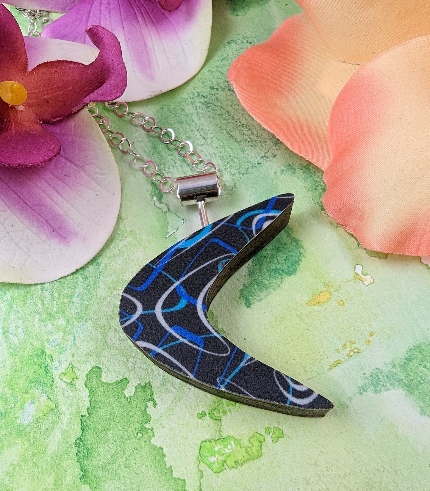 Boomerang Shaped Reversible Laminate Necklace - Black/Blue