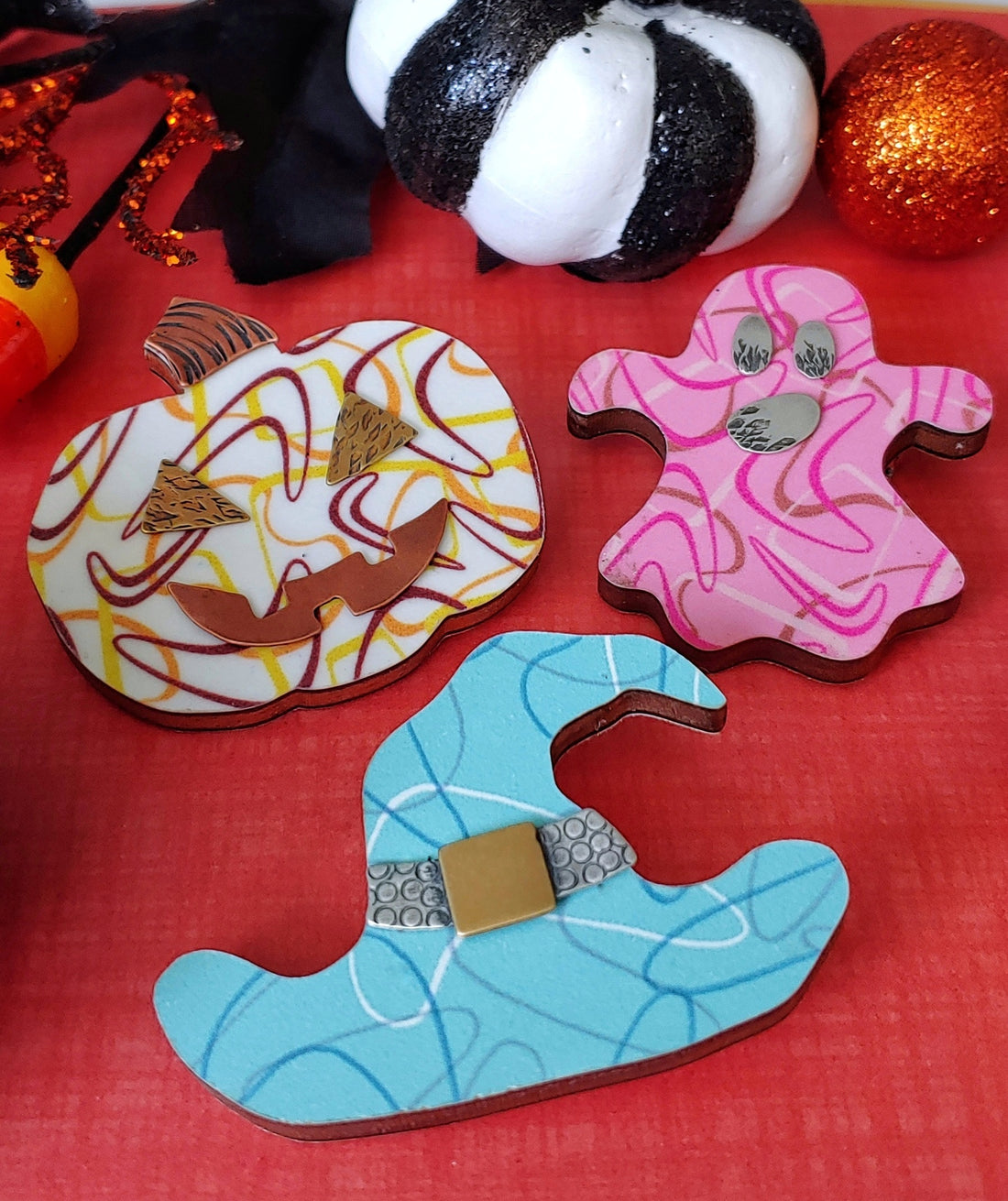 Halloween boomerang laminate brooches in pumpkin, witch hat, and ghost