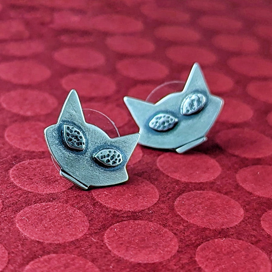 Mid century modern sterling silver cat head silhouette stud earrings.