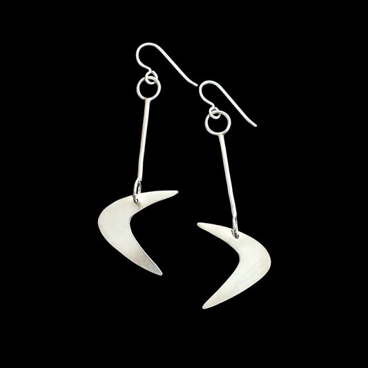 Mid century modern inspired sterling silver boomerang earrings.