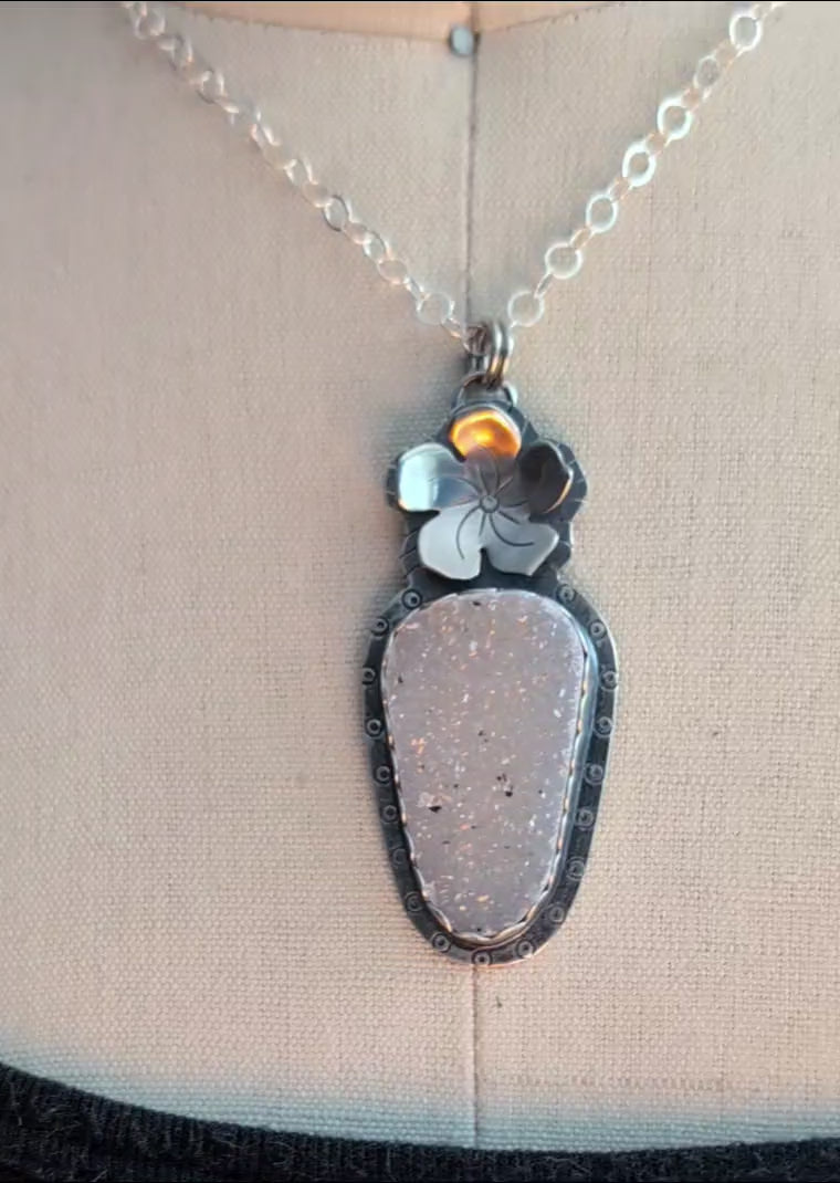 White druzy and flower necklace video