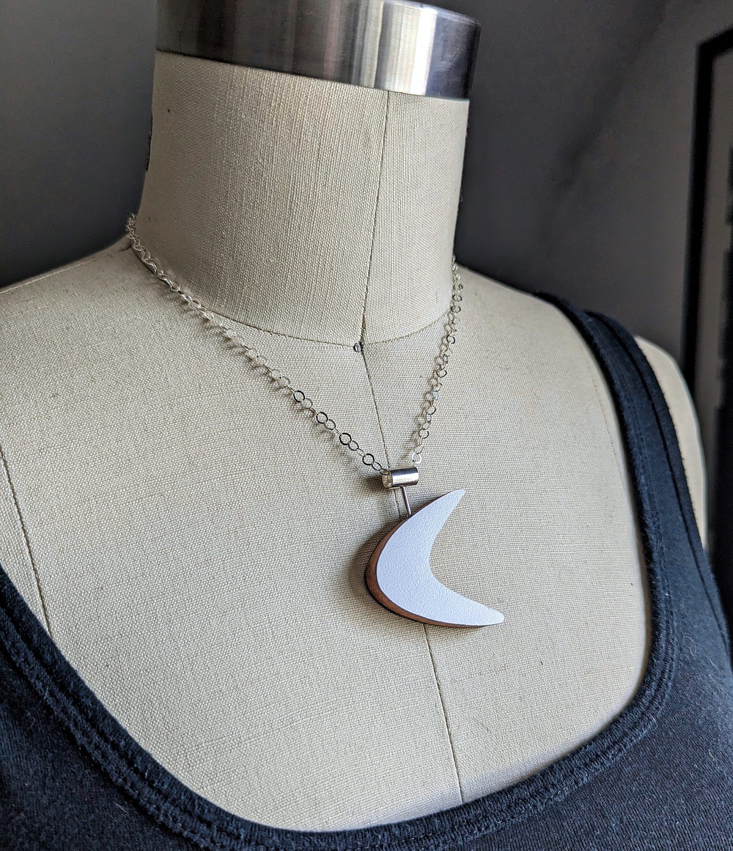 Boomerang Shaped Reversible Laminate Necklace - White